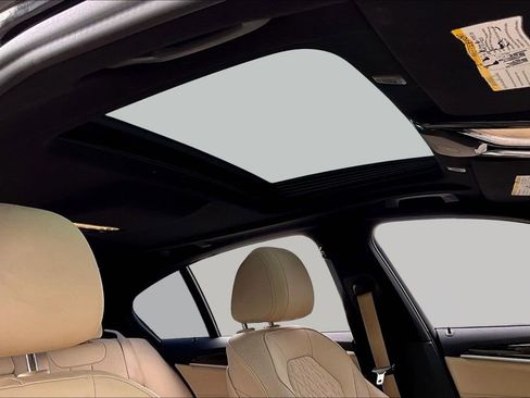 Used 2021 BMW 530i w/ Premium Package RWD image 26