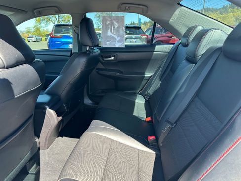 Used 2017 Toyota Camry SE image 12