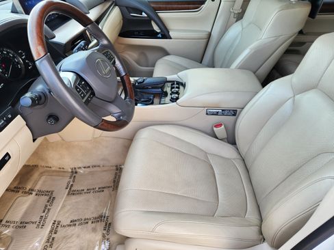Used 2016 Lexus LX 570 4WD w/ Luxury Package image 7