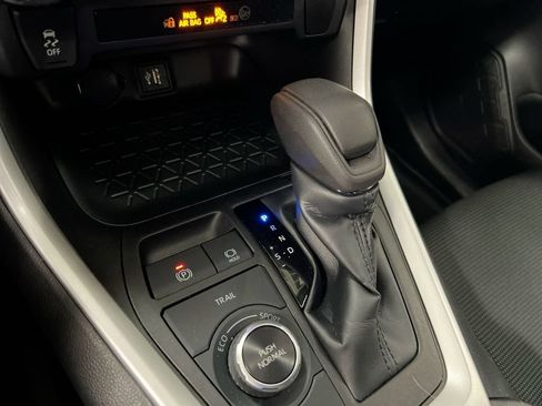 Used 2023 Toyota RAV4 LE AWD/4WD image 18