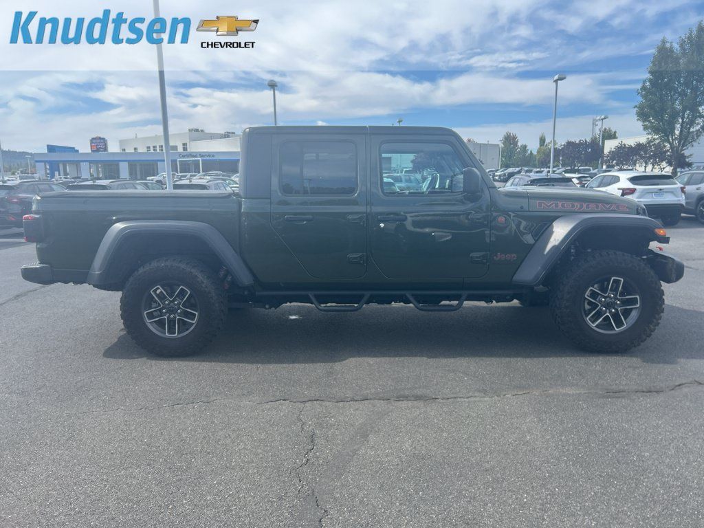 Used 2024 Jeep Gladiator Mojave w/ Technology Group AWD/4WD image 8