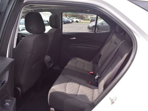 Used 2018 Chevrolet Equinox LT w/ Sun & Infotainment Package FWD image 32