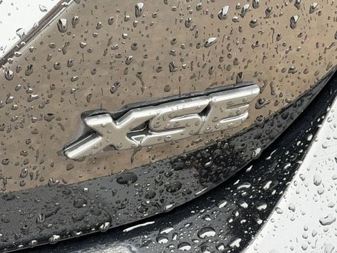 Used 2022 Toyota Camry XSE FWD image 11