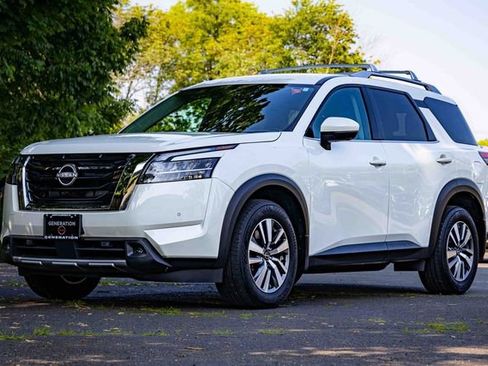Certified 2024 Nissan Pathfinder SL image 4