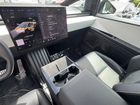 Used 2024 Tesla Cybertruck AWD Crew Cab image 16