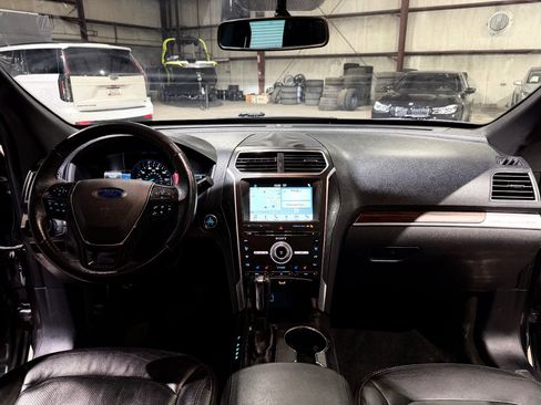 Used 2018 Ford Explorer Limited AWD/4WD image 29