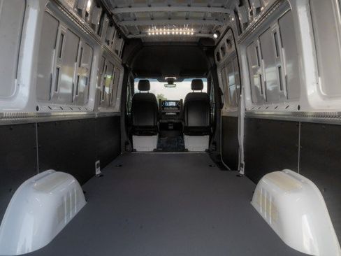 Used 2025 Mercedes-Benz Sprinter 2500 image 11