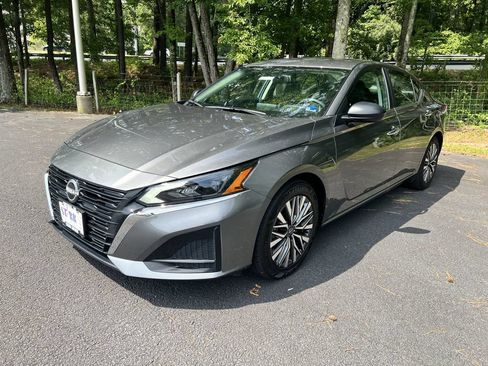 Used 2025 Nissan Altima 2.5 SV FWD image 7