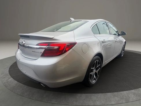 Used 2017 Buick Regal Sport Touring image 5