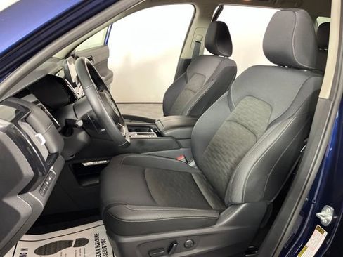 Used 2025 Nissan Pathfinder SV FWD image 20