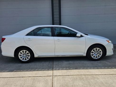 Used 2014 Toyota Camry LE image 6