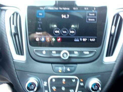 Used 2022 Chevrolet Malibu LT FWD image 9