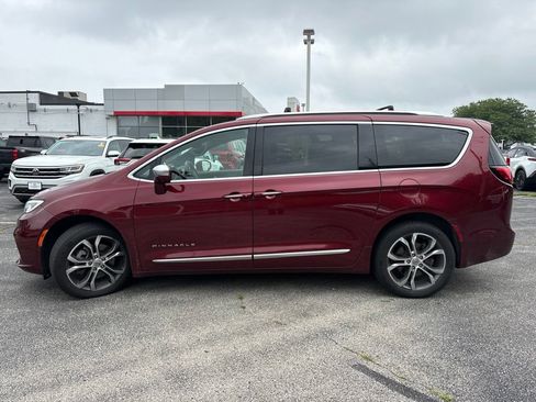 Used 2022 Chrysler Pacifica Pinnacle AWD/4WD image 3