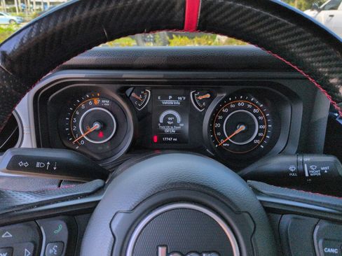 Used 2024 Jeep Gladiator Sport AWD/4WD image 23