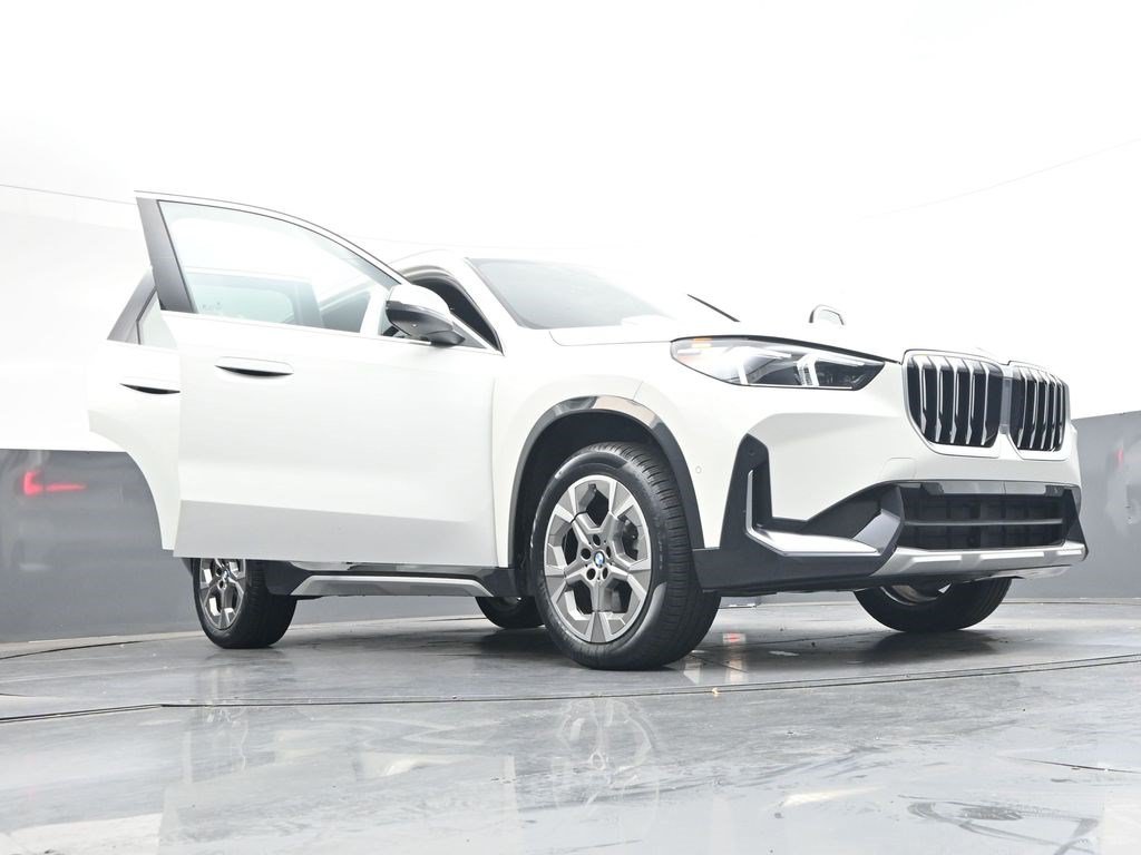 Used 2023 BMW X1 xDrive28i w/ Convenience Package AWD/4WD image 39