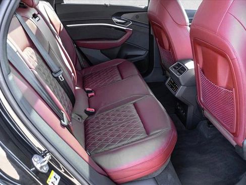 Used 2023 Audi e-tron S Prestige w/ Prestige Package image 25