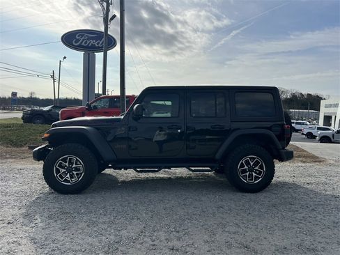 Used 2024 Jeep Wrangler Rubicon w/ Technology Group image 8