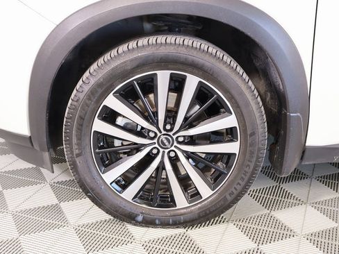 Used 2024 Nissan Pathfinder Platinum image 21