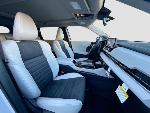 New 2026 Mitsubishi Outlander SE image 32