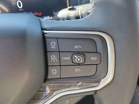 Used 2022 Jeep Wagoneer Series III AWD/4WD image 5