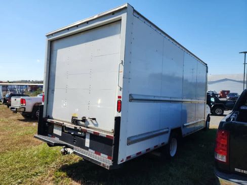 Used 2018 Ford E-350 and Econoline 350 Super Duty image 32