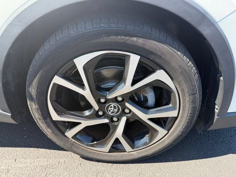 Used 2019 Toyota C-HR Limited FWD image 9