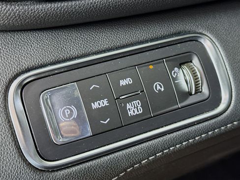 Used 2025 Buick Enclave Preferred image 9