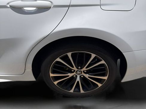 Used 2019 Toyota Camry SE FWD image 10
