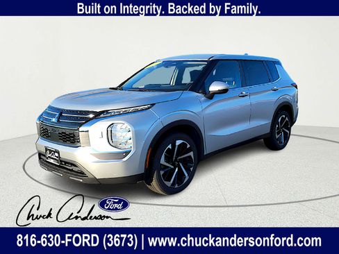 Used 2022 Mitsubishi Outlander ES image 2