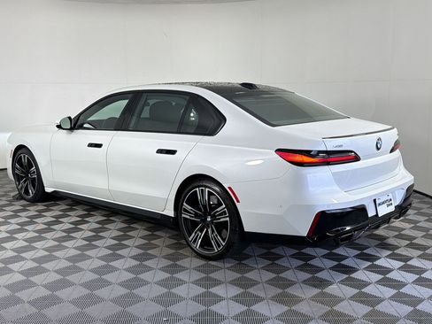 Certified 2023 BMW 760i xDrive AWD/4WD image 3