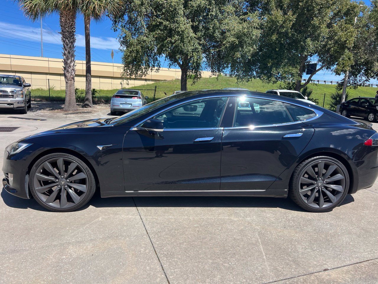 Used 2017 Tesla Model S 100D AWD/4WD image 2