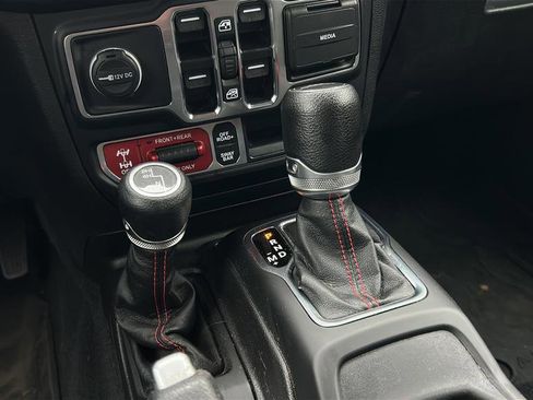 Used 2023 Jeep Gladiator Rubicon AWD/4WD image 22