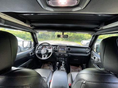 Used 2018 Jeep Wrangler Unlimited Sahara AWD/4WD image 30