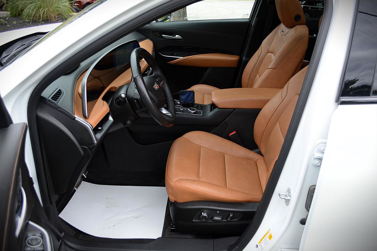 Used 2025 Cadillac XT4 Sport AWD/4WD image 13