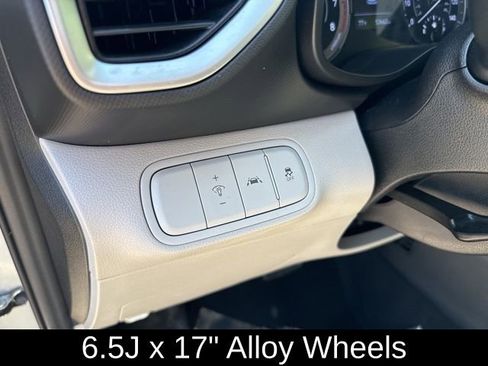 Used 2020 Hyundai Venue SEL FWD image 19