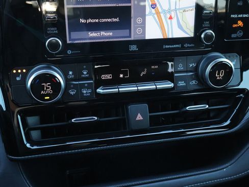 Used 2021 Toyota Highlander XSE image 25