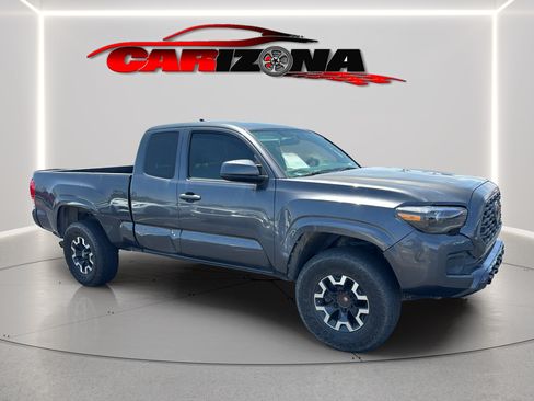 Used 2017 Toyota Tacoma SR RWD image 2