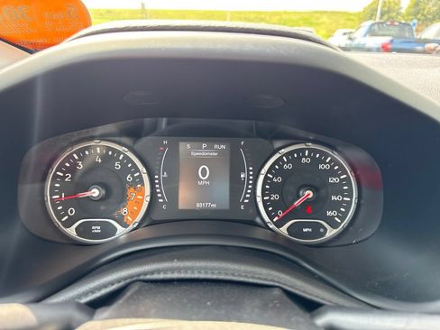 Used 2017 Jeep Renegade Latitude w/ Popular Equipment Group FWD image 13