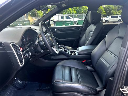 Used 2021 Porsche Cayenne image 11