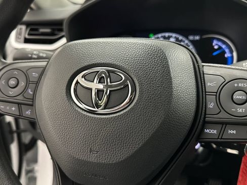 Used 2024 Toyota RAV4 LE AWD/4WD image 14