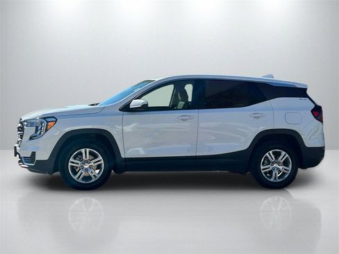 Used 2024 GMC Terrain SLE image 8