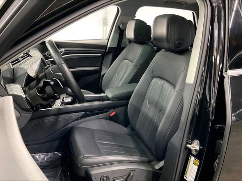 Used 2023 Audi e-tron Premium Plus w/ Premium Plus Package image 26