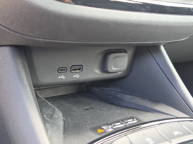 Used 2025 Buick Envista Sport Touring w/ Experience Buick Package FWD image 28