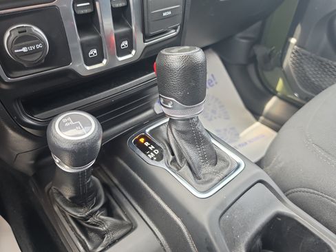 Used 2022 Jeep Wrangler Sport AWD/4WD image 24