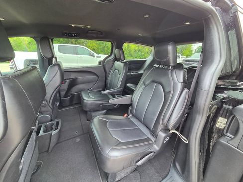 Used 2025 Chrysler Pacifica Select FWD image 24