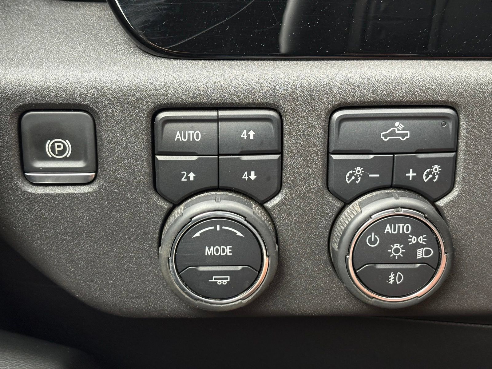 Used 2024 Chevrolet Silverado 1500 RST w/ Z71 Off-Road Package AWD/4WD image 17
