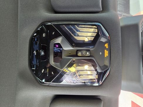 Used 2024 BMW 760i xDrive w/ Executive Package image 24