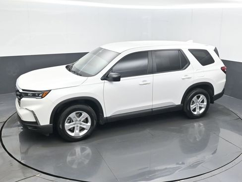 Used 2024 Honda Pilot LX image 12