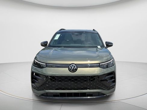 New 2026 Volkswagen Tiguan SE R-Line FWD image 2