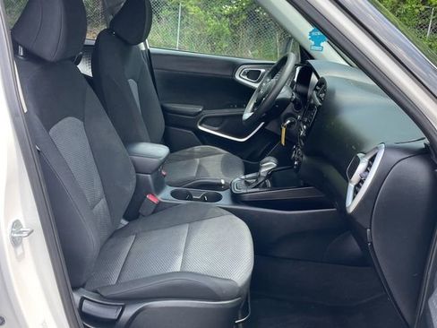 Used 2023 Kia Soul LX w/ LX Technology Package FWD image 15